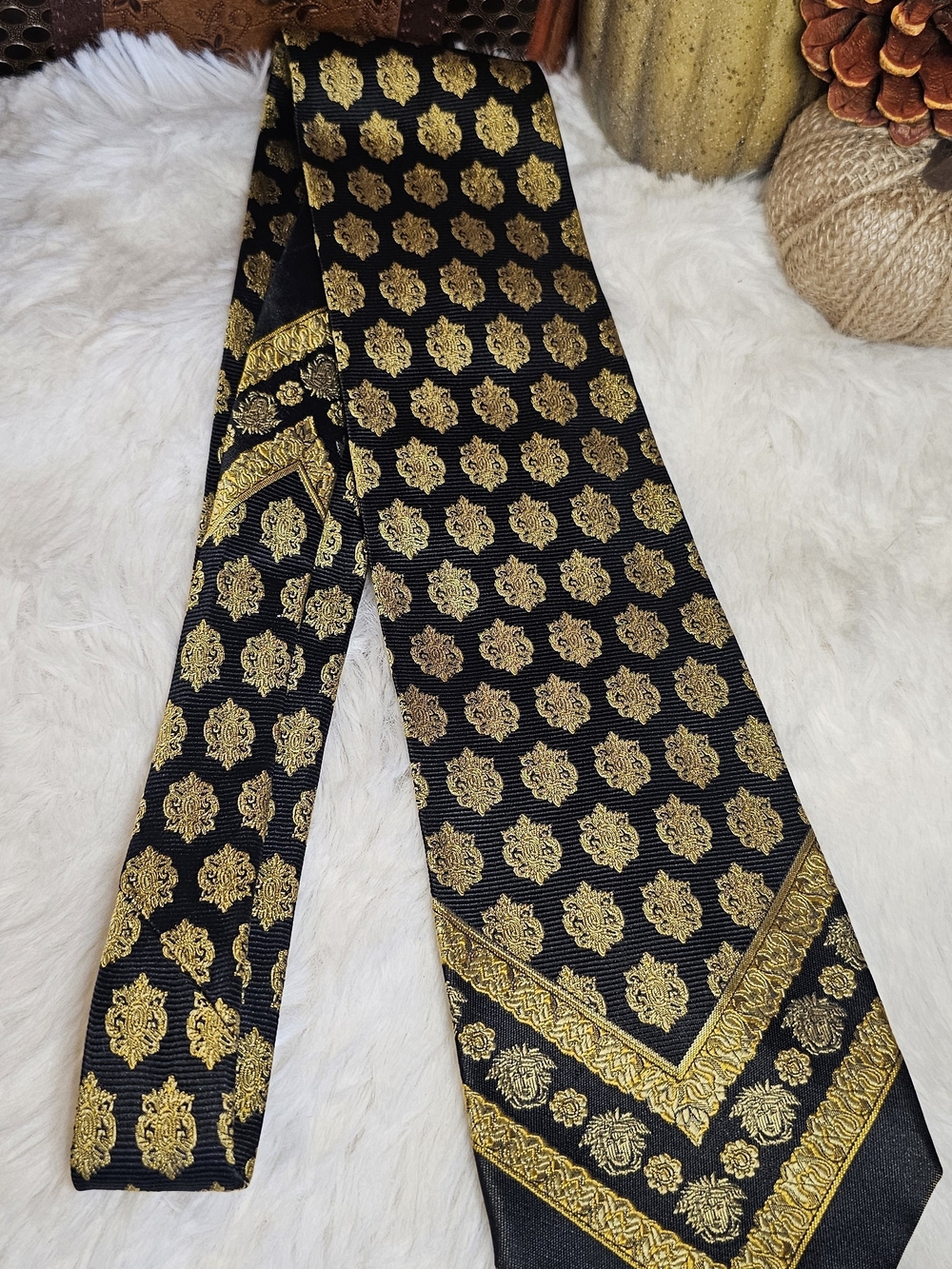 Versace Black and Gold Medallion Pattern Silk Tie - Picture 6 of 6